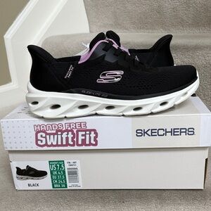 NWT/NIB Skechers Women's Black and Pink Hands Free Sneakers